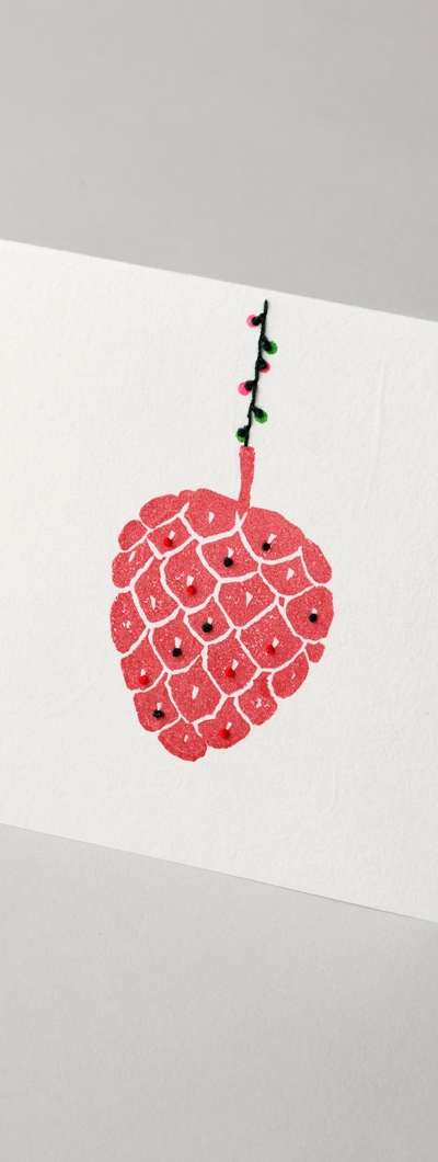 韓紙 手刺繍 クリスマスカード - 松ぼっくり