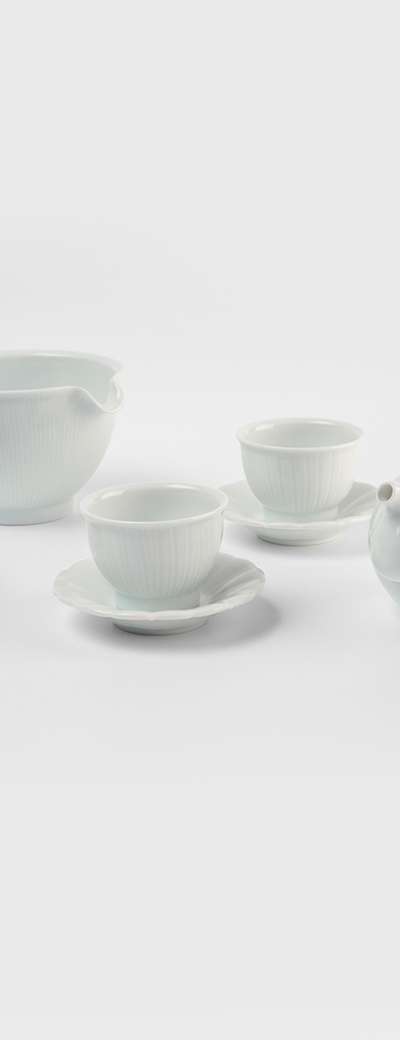 White Porcelain Striped Tea Set for Three (Side Handle)