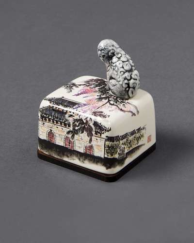 Haetchi and Gwanghwamun Music Box