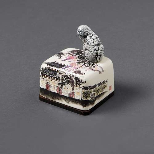 Haetchi and Gwanghwamun Music Box
