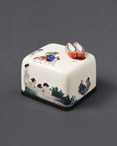 Dano Spring Outing Music Box