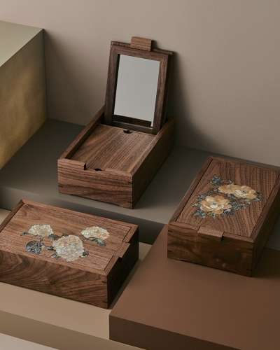 Nacre Hand Mirror (Hydrangea/Peony)