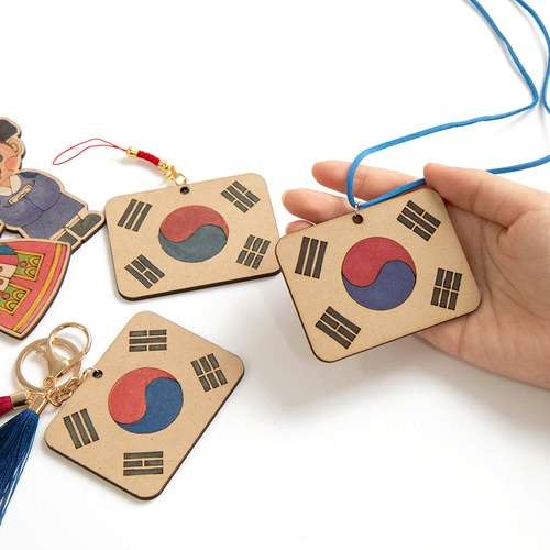 Taegeuk Flag Fancy Wood Craft Kit - Art Play and DIY Materials