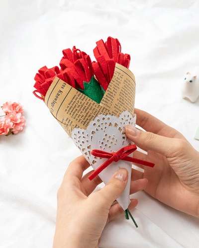 Carnation Felt Flower Bouquet DIY Craft Kit - Parents' Day