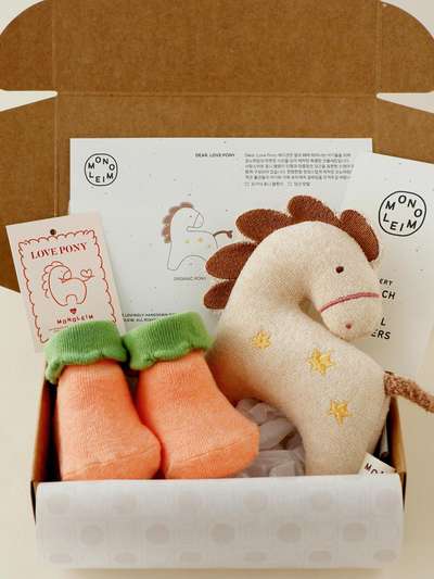 Pony Toy & Socks Set