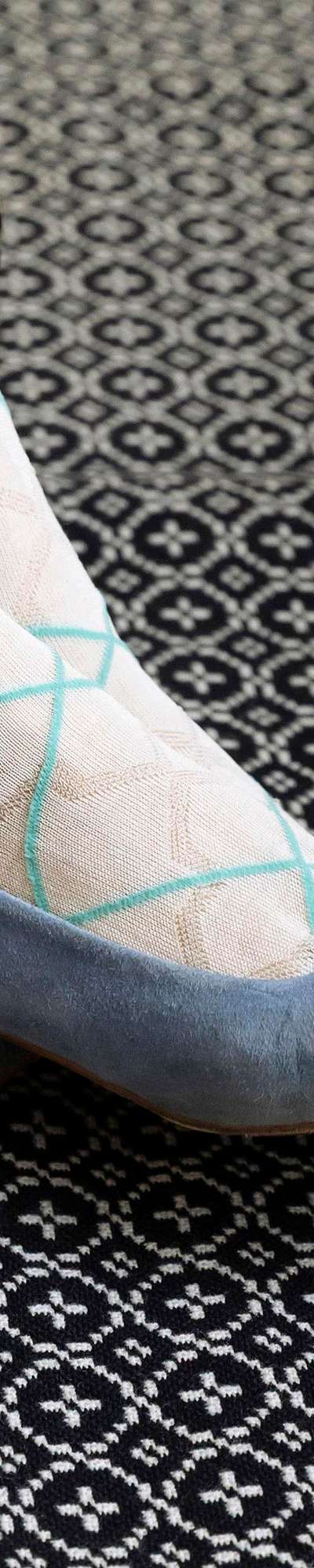 CROSS PLAID SOCKS