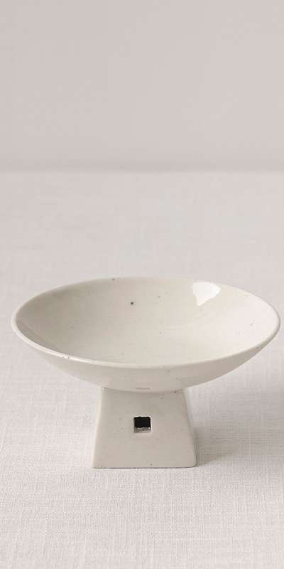 Round Pedestal Plate
