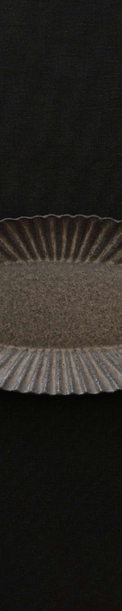 Black Glaze Oval Flower-shaped Dish