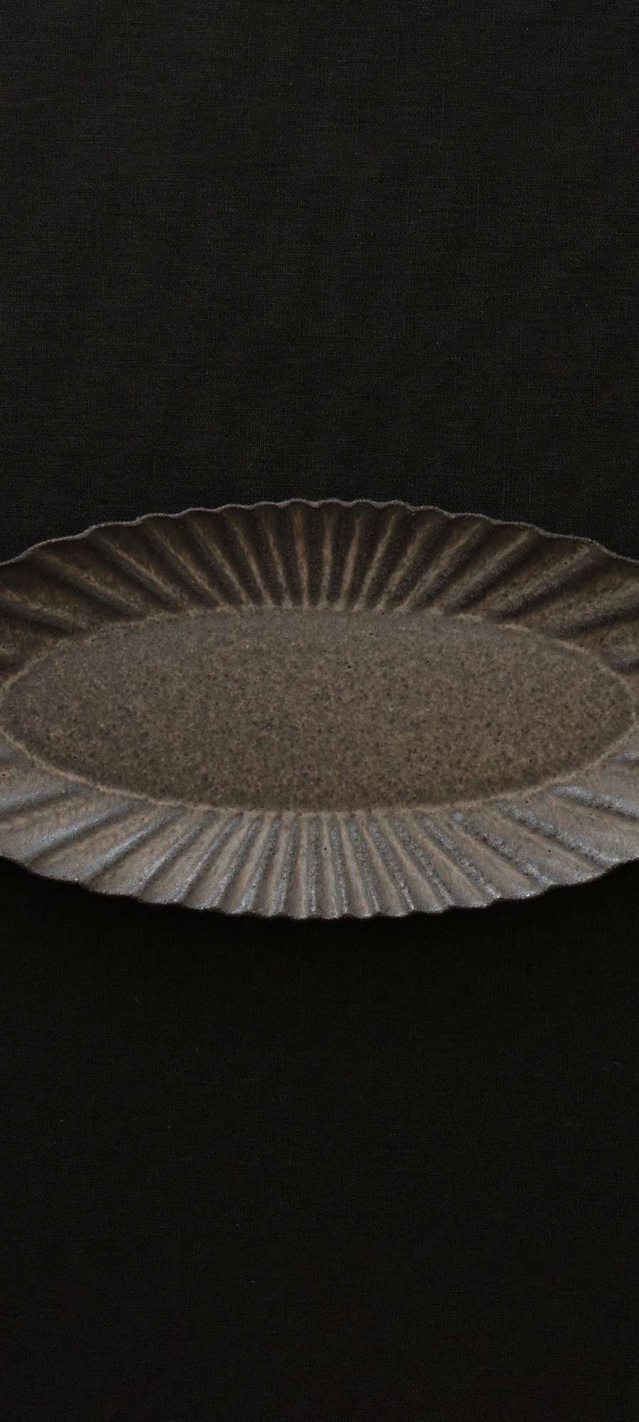 Black Glaze Oval Flower-shaped Dish