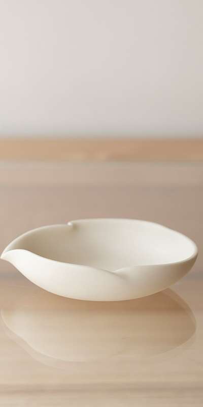 White Porcelain Cloud-Shaped Tea Caddy