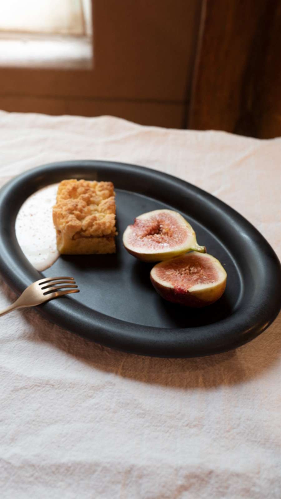 Still Life Natural Plate - Black (M/L)