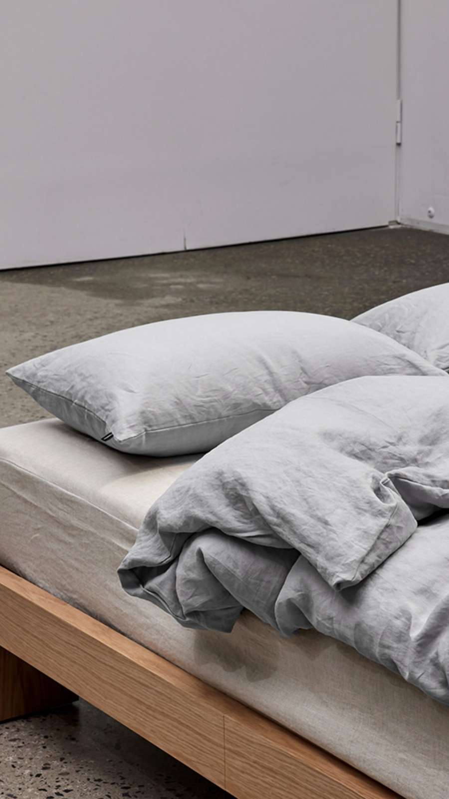 Premium Linen Bedding Set - Pastel Gray