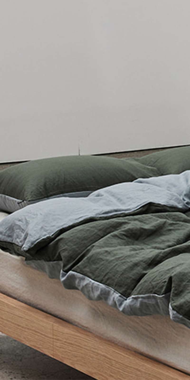 Premium Linen Two-Tone Bedding Set - Gray Ocean Blue + Moss Green