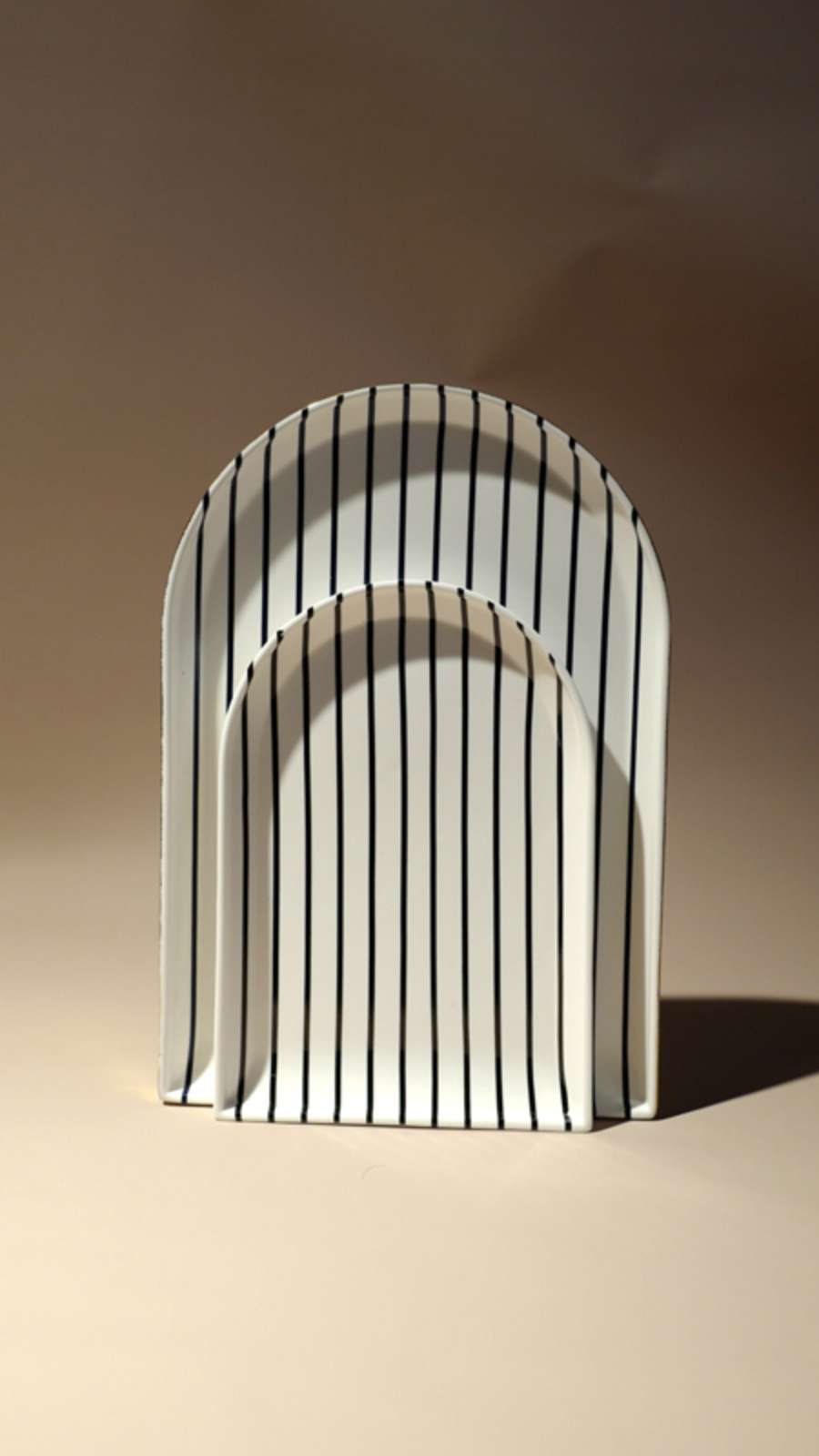 Arch Plate Black Stripe