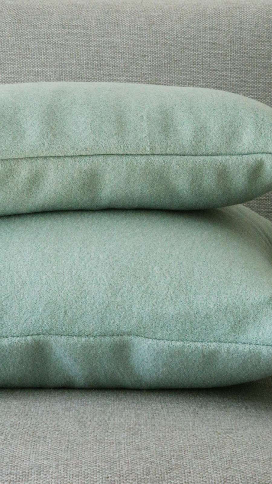 Dew Wool Cushion (Mint)