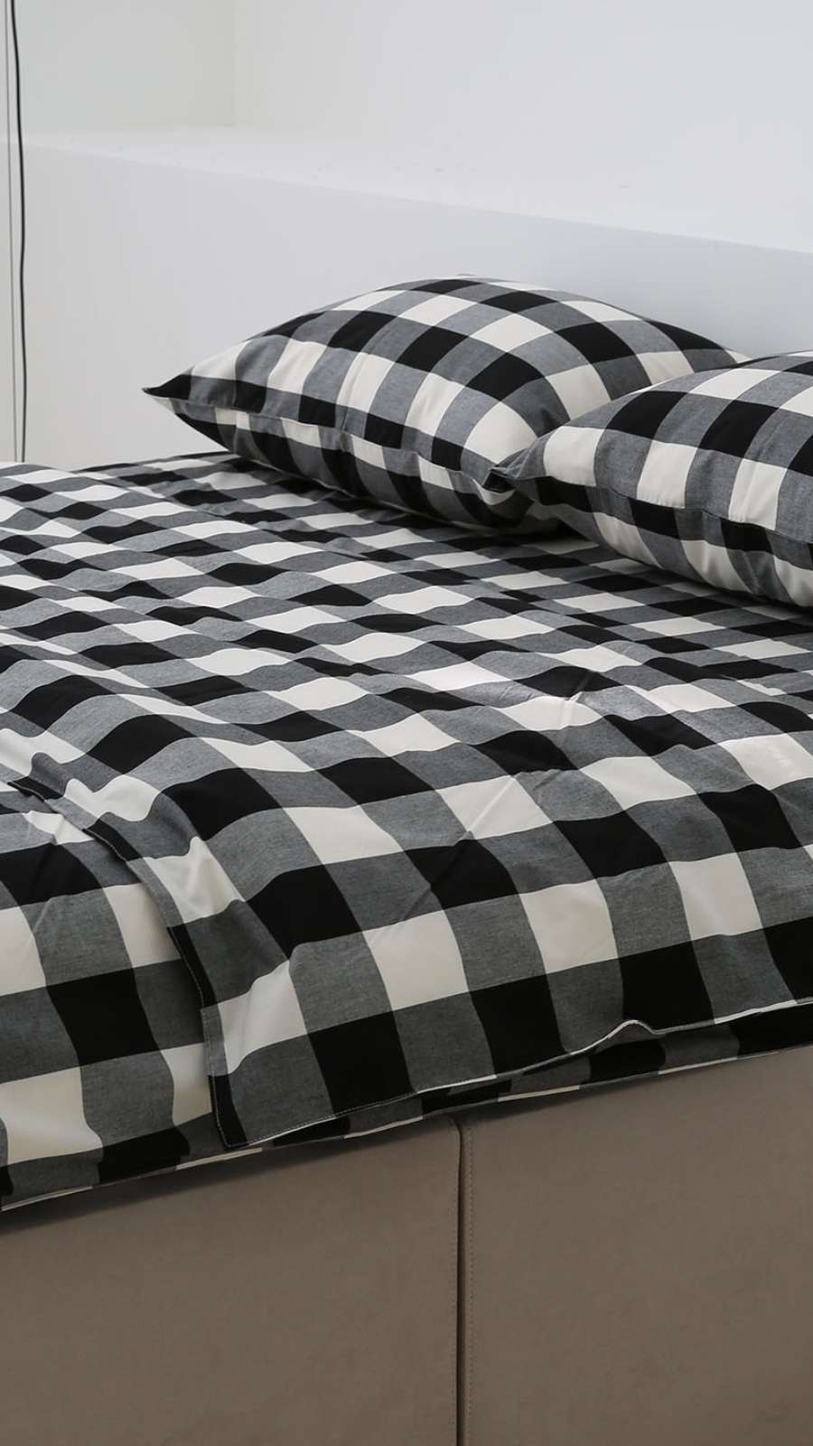 Downy Check Bedding - Black