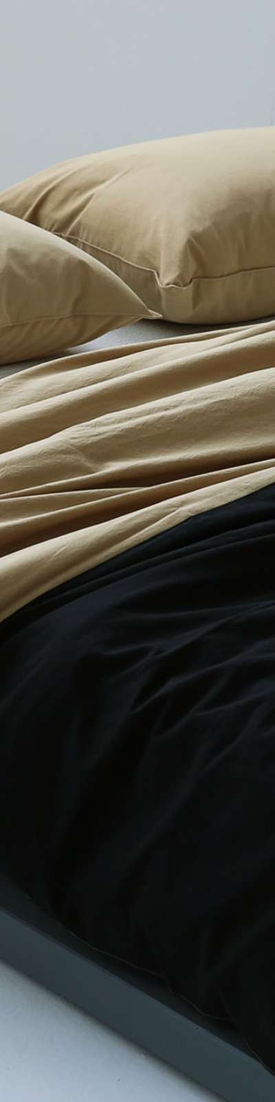 Half and Half Bedding Set (Sand-Black)