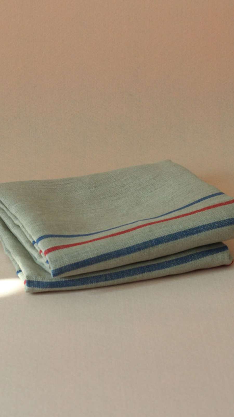 French Linen Mat - Blue & Red Stripe