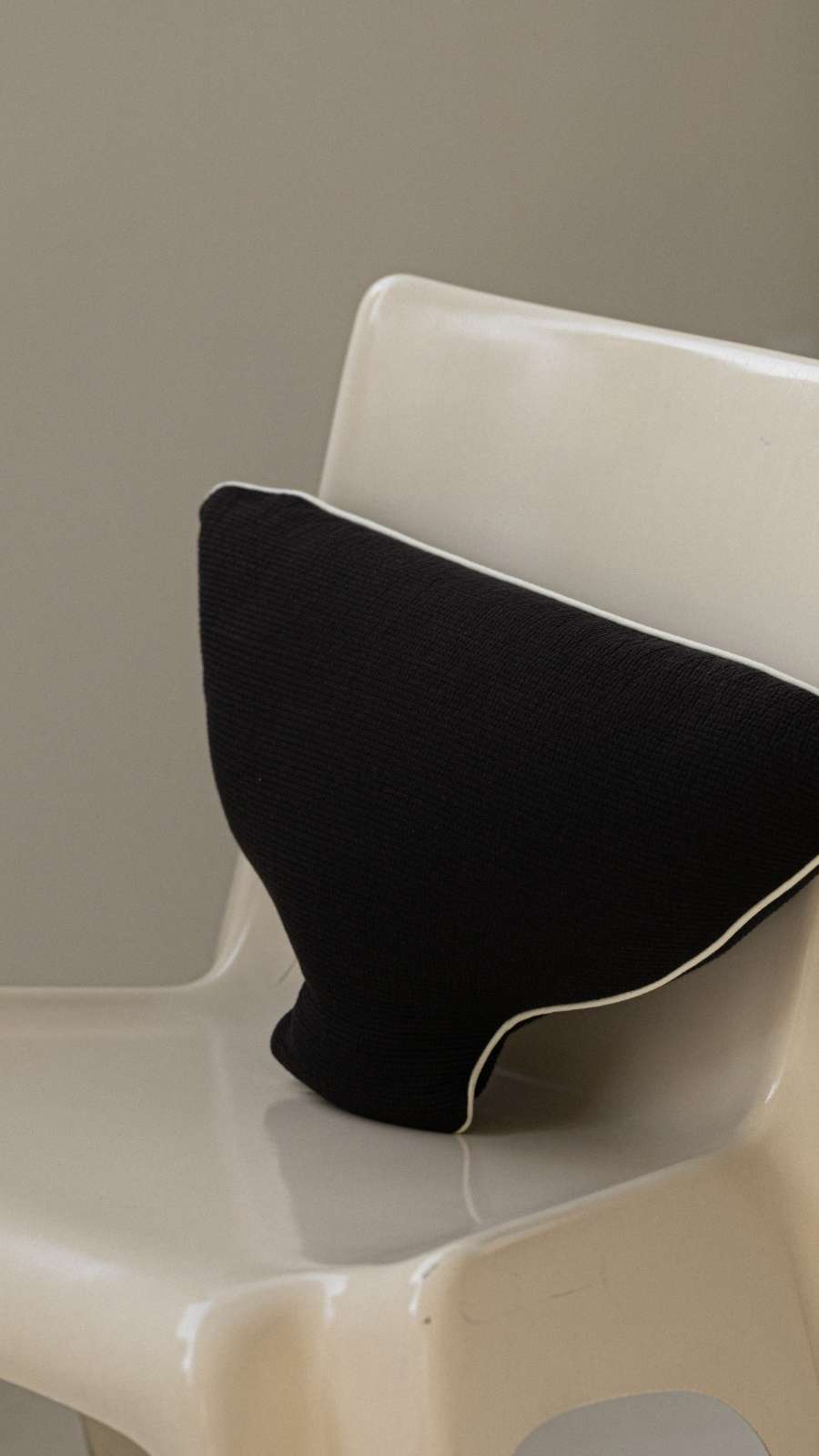 Maksabal Cushion - Black Porcelain