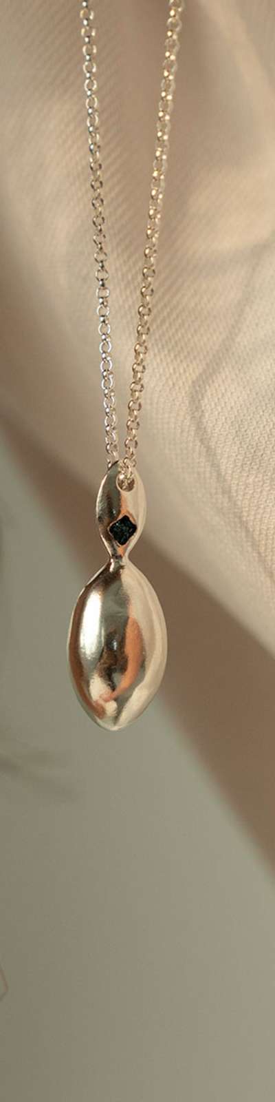 OVAL GRAPE NECKLACE