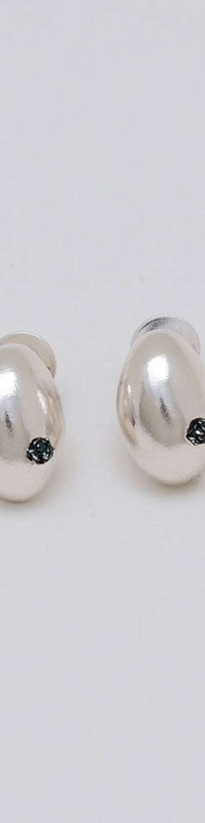 TINY OVAL EARRING