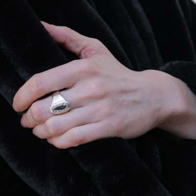 OVAL PEBBLE RING - SILVER