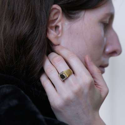 SQUARE SIGNET RING - GOLD