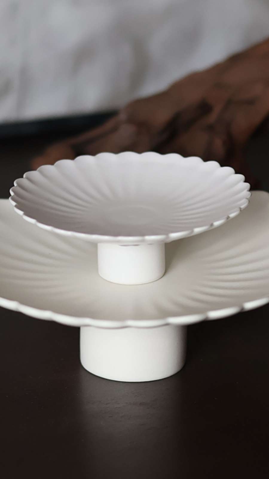 High-heeled flower-shaped dish