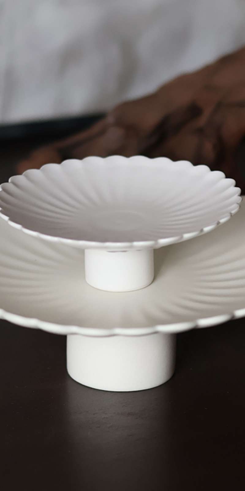 High-heeled flower-shaped dish