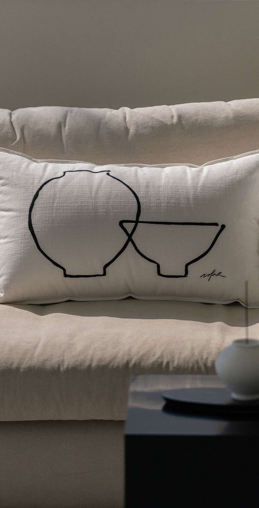 Sobek Moon Jar and Matte Bowl Line Drawing Cushion (65*40)
