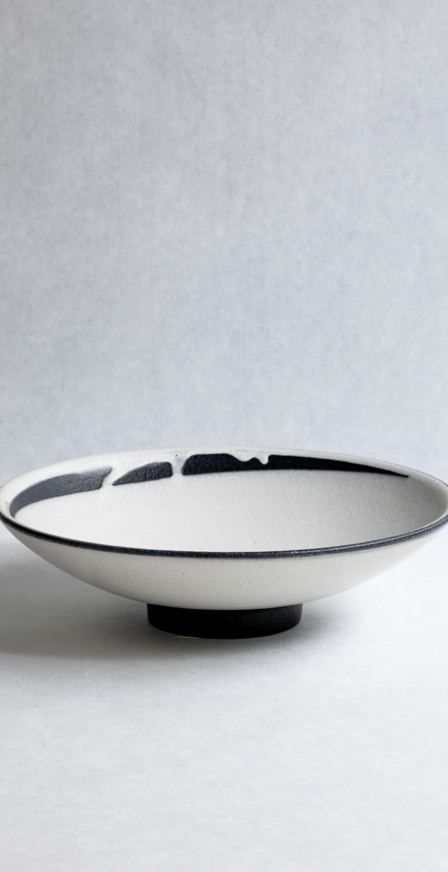 Sobaek Monochrome Wide Bowl