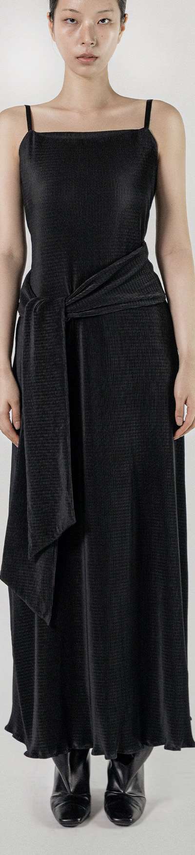 NEO MOVE Tie-Waist Flare Dress (BLACK)