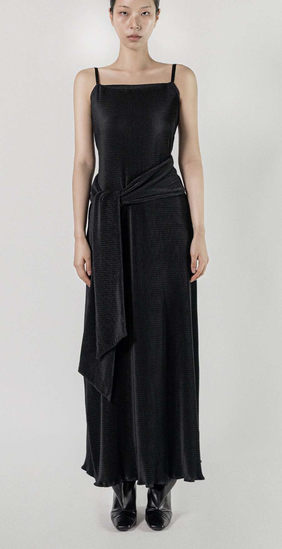 NEO MOVE Tie-Waist Flare Dress (BLACK)
