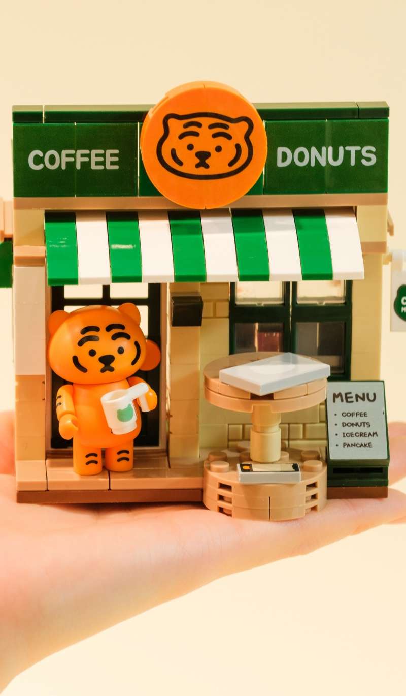 MUZIKTIGER Ttoongrangi's Dessert Cafe Brick Figure