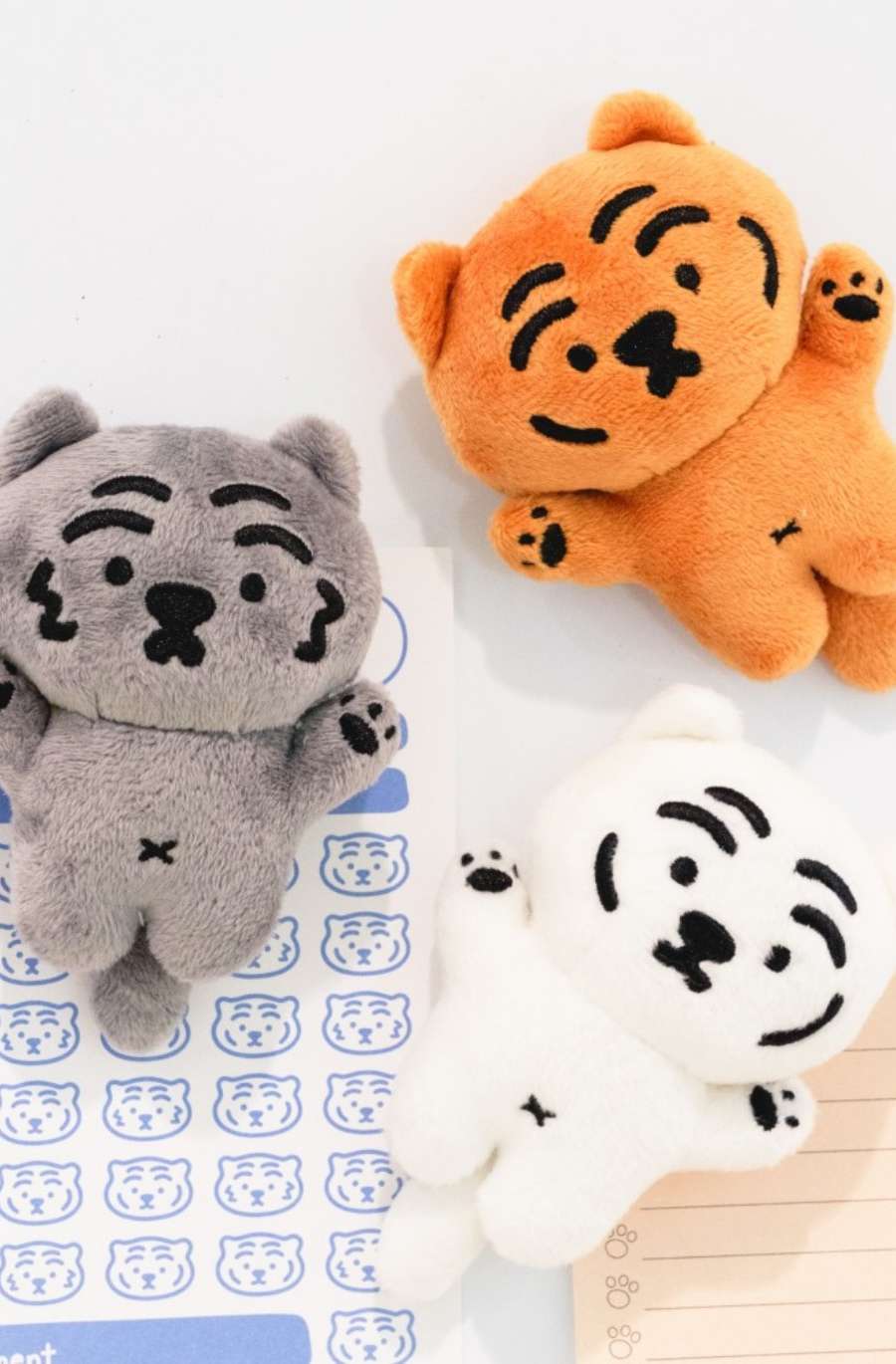 [1+1] Muziktiger Ddungrangi Hug Me Magnet Figure 3 Types