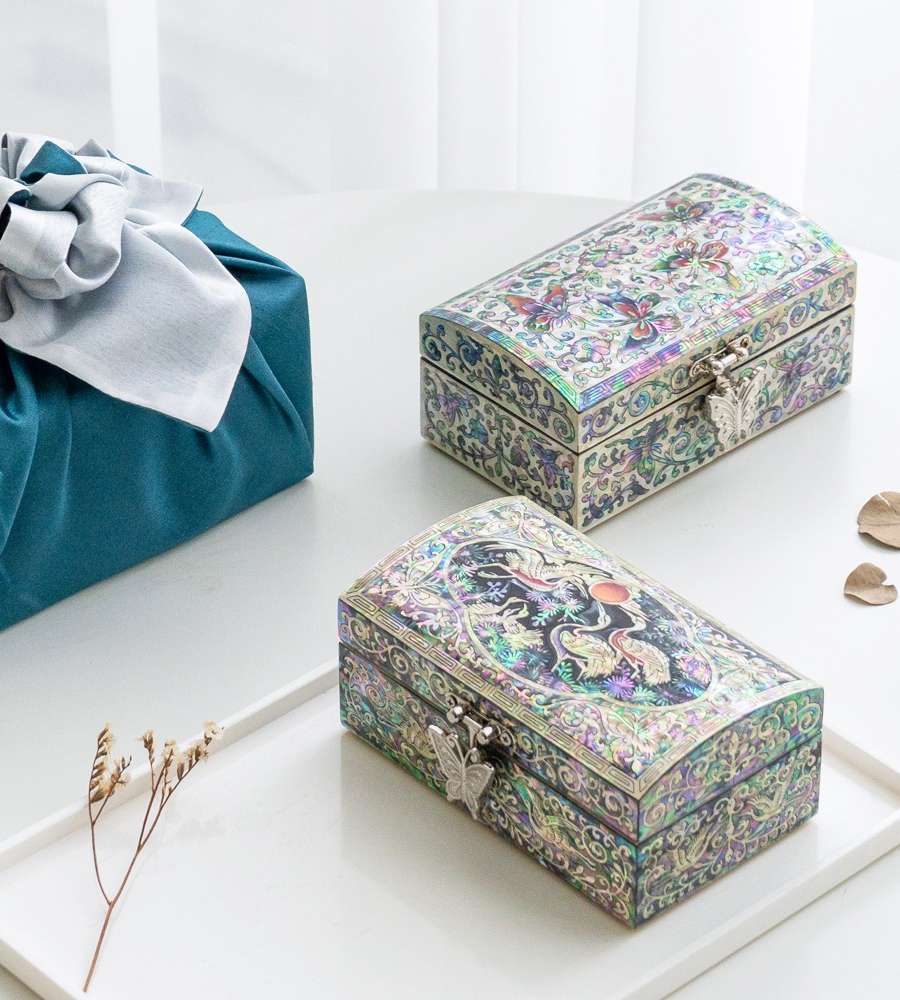 Mother-of-Pearl Jewelry Box with Pine and Crane Design - Lacquerware Ring Box