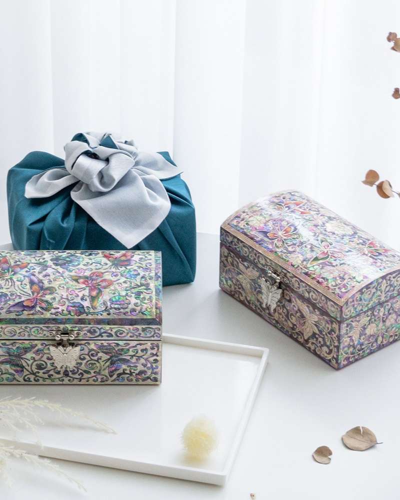 Mother-of-Pearl Jewelry Box with Butterfly Pattern – Lacquerware Ring Box