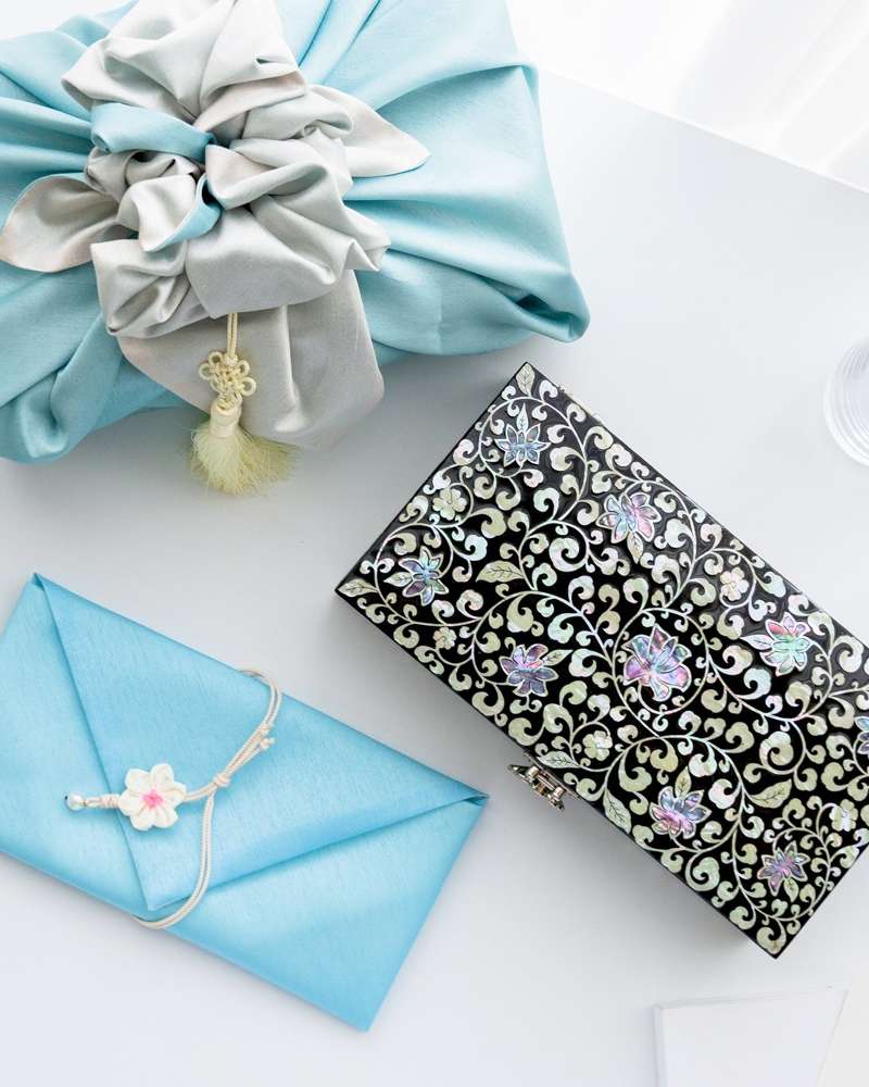 Mother-of-Pearl Jewelry Box with Crane and Floral Design - 23cm Lacquerware Gift