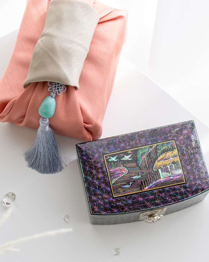 Premium Mother-of-Pearl Inlay Jewelry Box with Kkeunneum-Jil Technique by Cultural Heritage Craftsman Jang Tae-bok