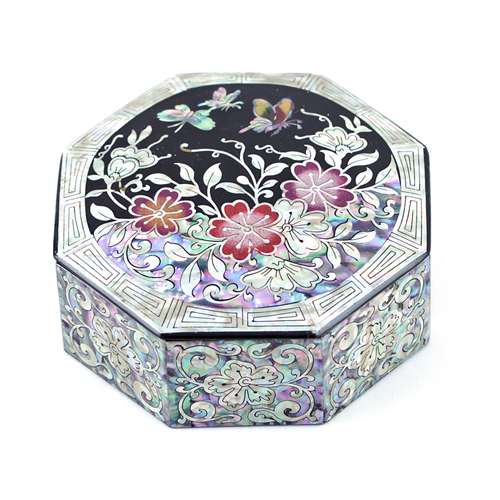 Plum Blossom Small Hexagonal Box (Black, Red)