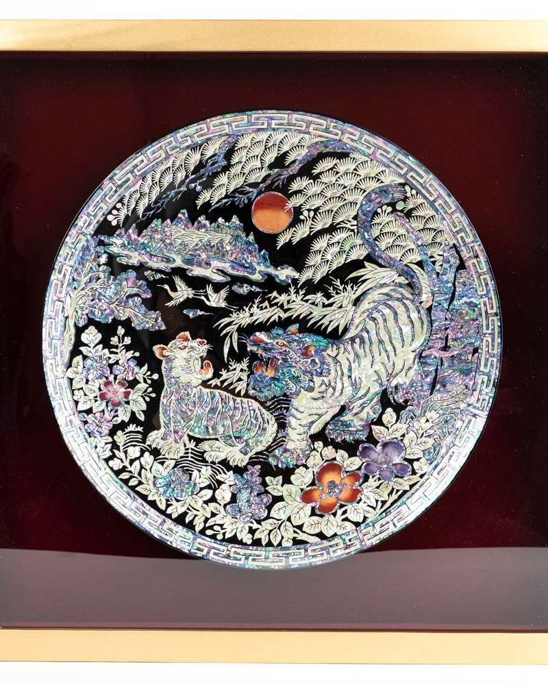 Premium Mother-of-Pearl Round Tray Frame (Tiger) - Work by Kim Gil-su