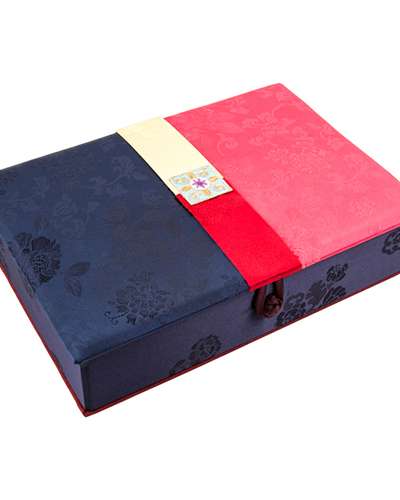 Silk Aegyo Betrothal Gift Box with Floral Embroidery (Navy)