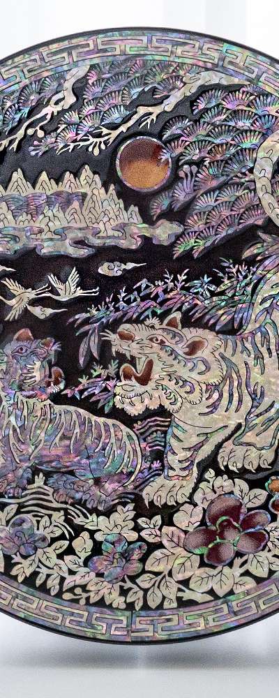 Mother-of-Pearl Lacquerware Ten Symbols of Longevity Decorative Abalone Tray with Tiger Pattern 25cm by Kim Gil-su