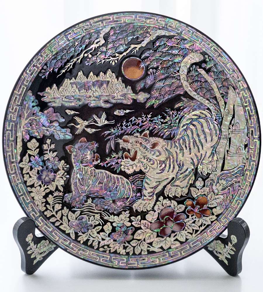 Mother-of-Pearl Lacquerware Ten Symbols of Longevity Decorative Abalone Tray with Tiger Pattern 25cm by Kim Gil-su