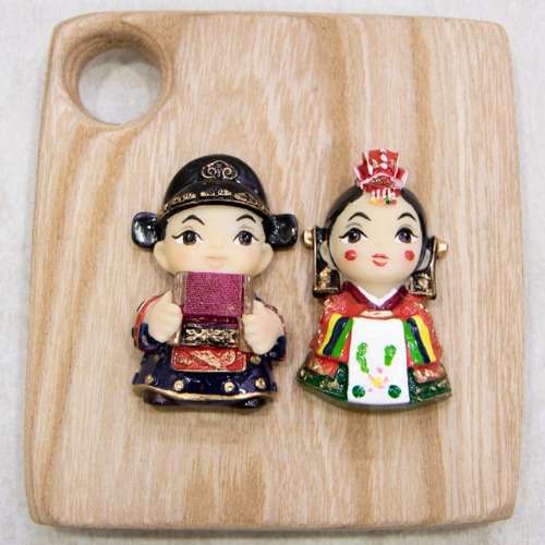 Traditional Korean Bride and Groom Magnet Set