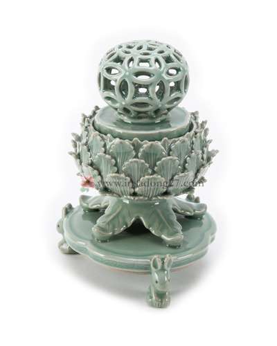 Celadon Openwork Cloisonné Pattern Lidded Incense Burner by Goam (Small)
