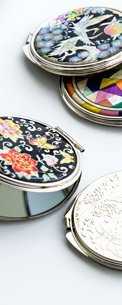 Mother-of-Pearl Hand Mirror - Traditional Korean Gift Nacre Inlay Lacquerware