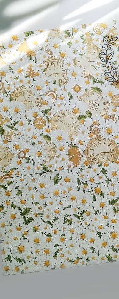 [17] Daisy Gold Time Wrapping Paper