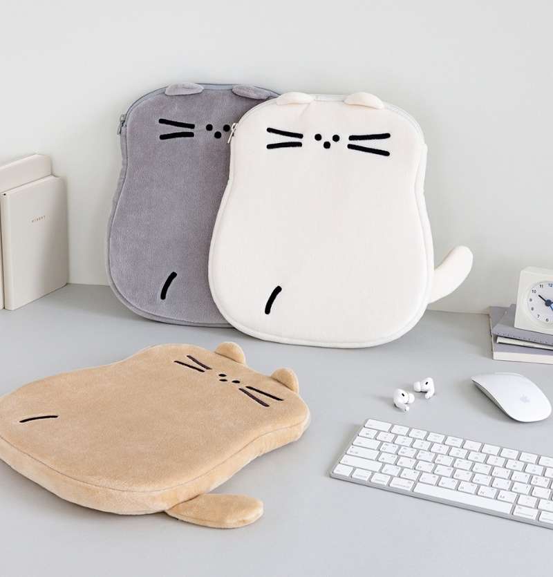 HERE THERE Bread-Shaped 11-Inch Tablet Pouch (3 Types)
