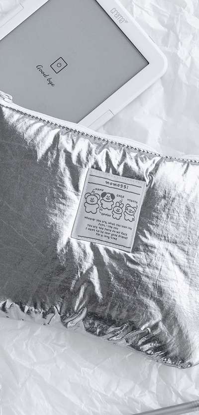 MOMOCI Marshmallow Flat Pouch Silver
